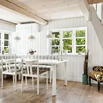 Nyaraló Timber-framed With Bright And Idyllic Garden *