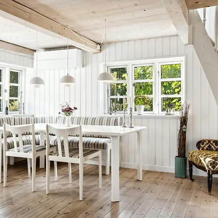 Nyaraló Timber-framed With Bright And Idyllic Garden *