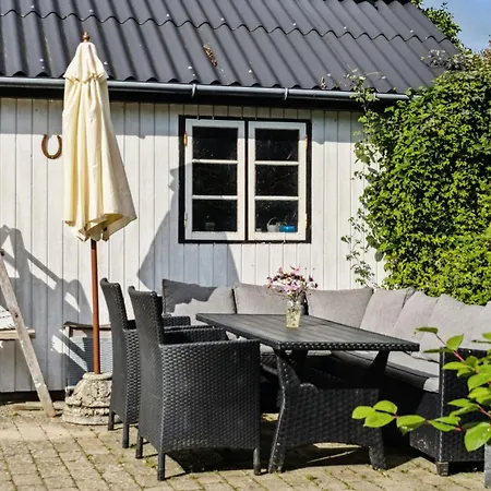 Holiday home Timber-framed With Bright And Idyllic Garden *