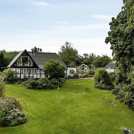 Timber-framed With Bright And Idyllic Garden * Juelsminde (Hedensted)