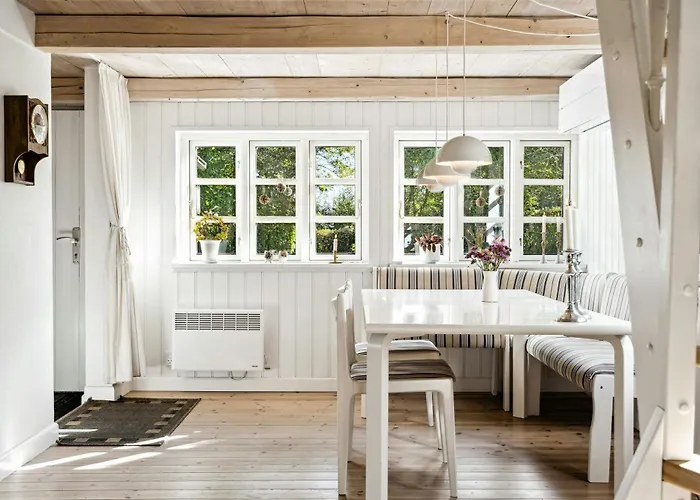 Hébergement de vacances Timber-framed With Bright And Idyllic Garden *