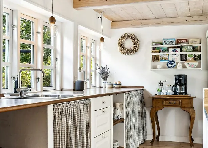 Timber-framed With Bright And Idyllic Garden Hébergement de vacances