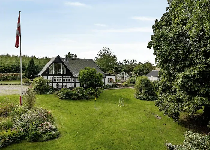 Timber-framed With Bright And Idyllic Garden * Juelsminde (Hedensted)