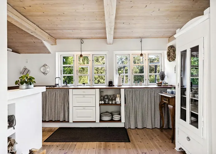 Timber-framed With Bright And Idyllic Garden Hébergement de vacances